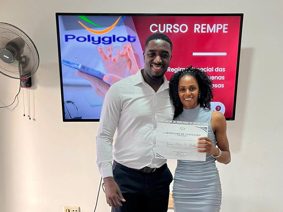 escola de formação poliglota